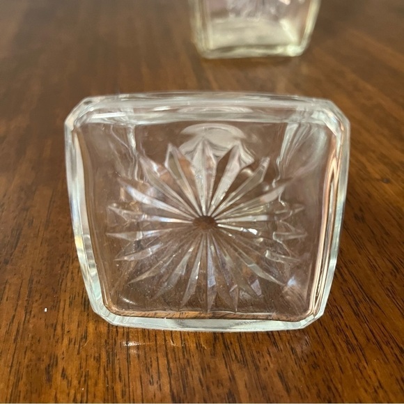 Flower Cut Glass Liquor Decanter Bottle Whiskey bourbon with stopper. - Picture 8 of 15